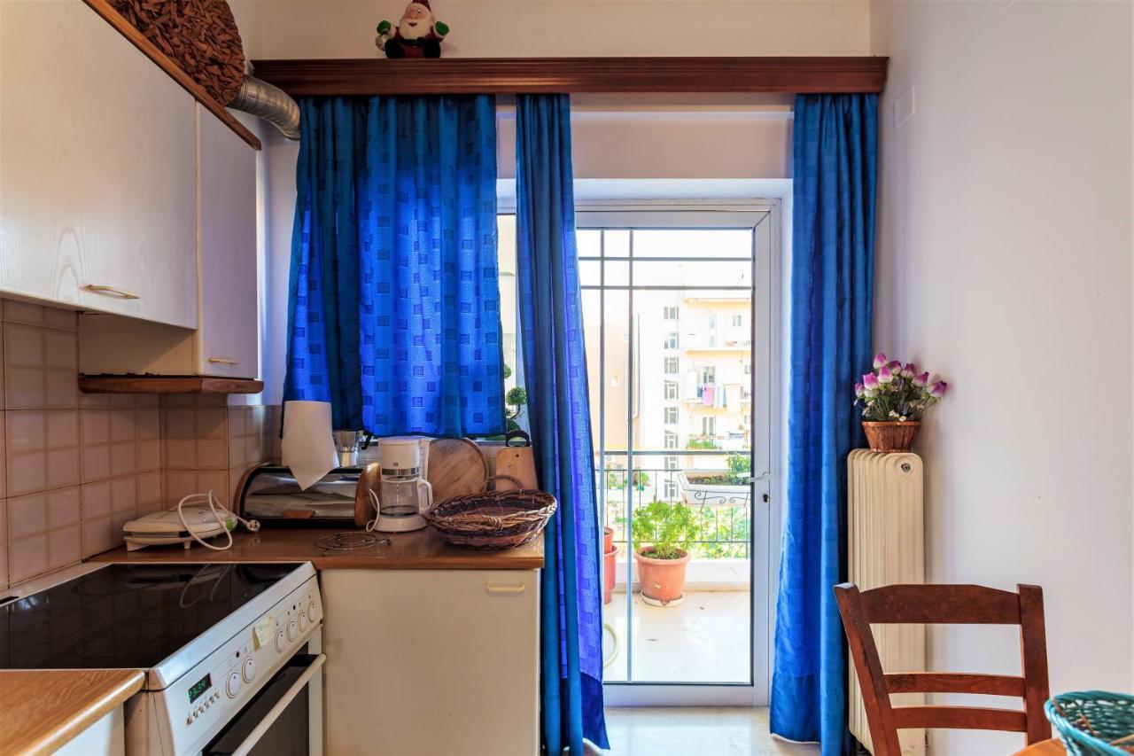 Bright Comfy Flat Near The Beach & The City Center 칼라마타 외부 사진