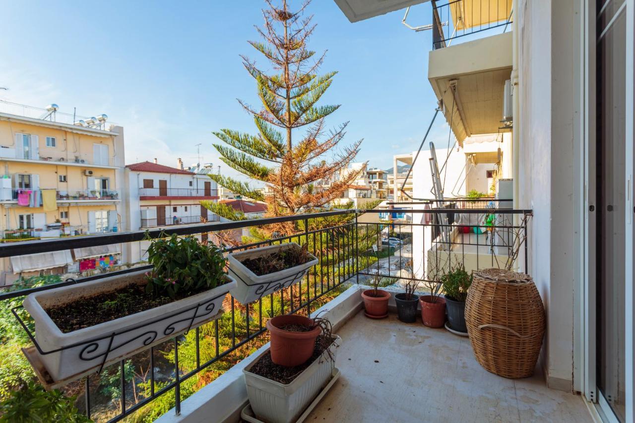 Bright Comfy Flat Near The Beach & The City Center 칼라마타 외부 사진