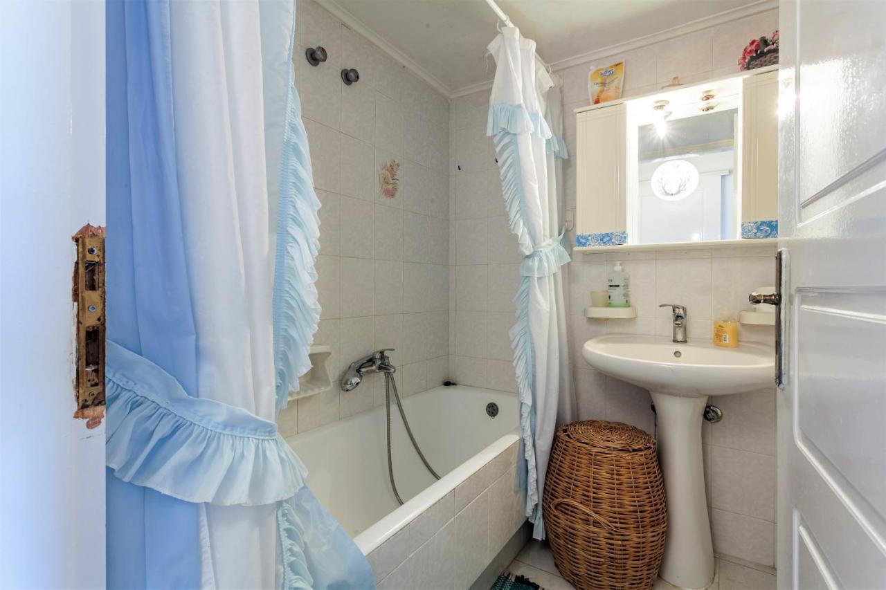 Bright Comfy Flat Near The Beach & The City Center 칼라마타 외부 사진